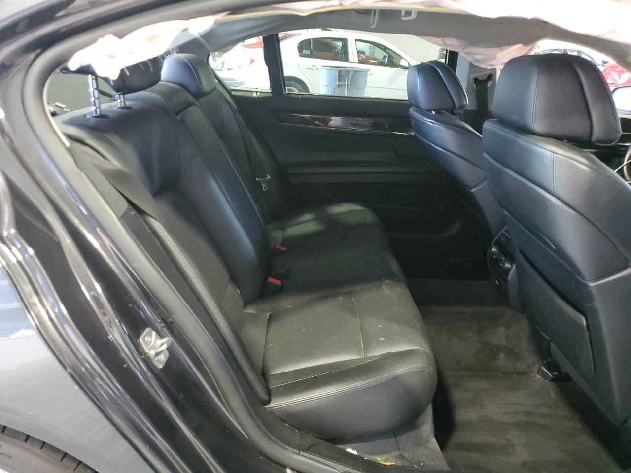 2011 BMW 750 Lxi VIN: WBAKC8C55BC433110 Lot: 92937725