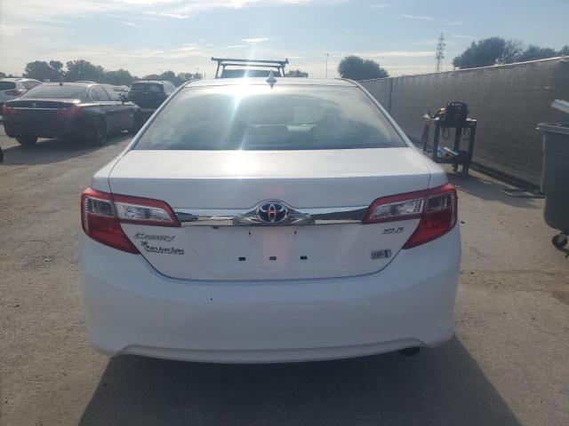 Sedans TOYOTA CAMRY 2014 Biały