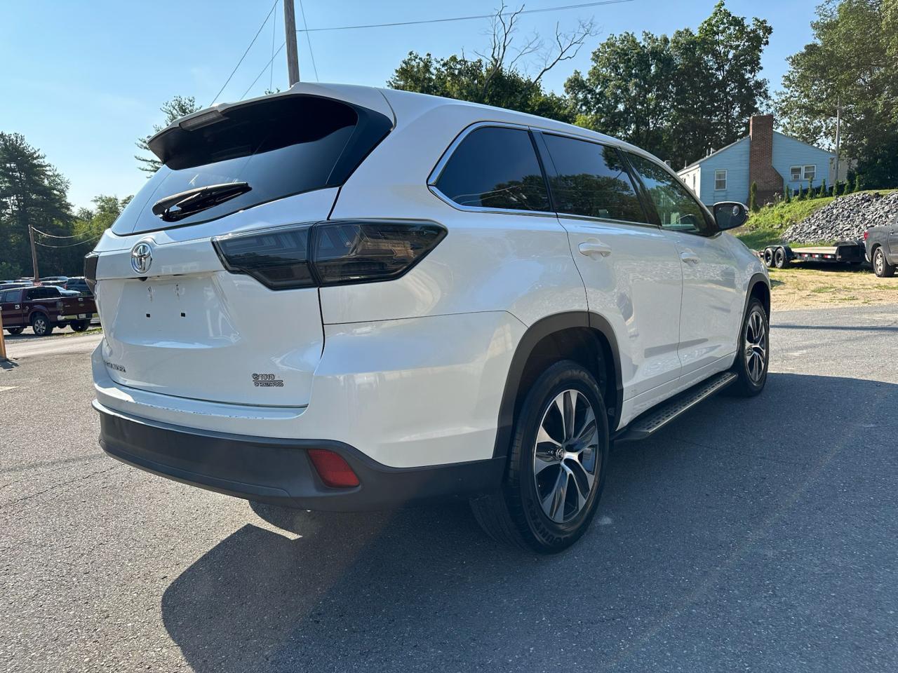 2018 Toyota Highlander Le VIN: 5TDZZRFHXJS247006 Lot: 66487745