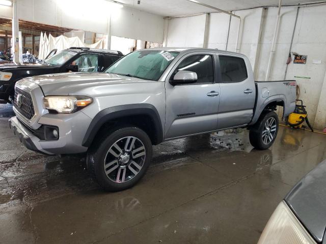  TOYOTA TACOMA 2018 Srebrny