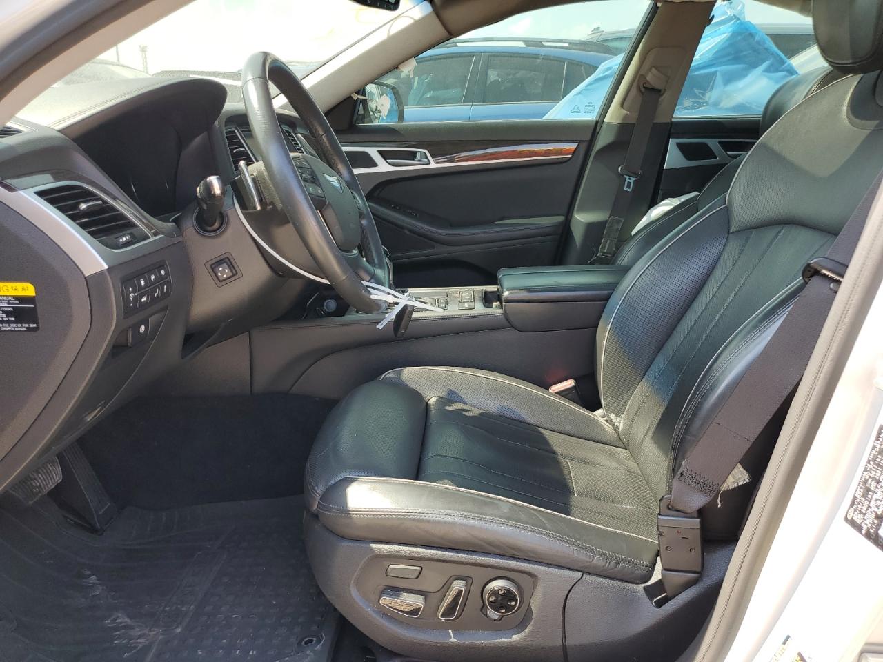 2016 Hyundai Genesis 3.8L VIN: KMHGN4JE3GU132170 Lot: 65927365