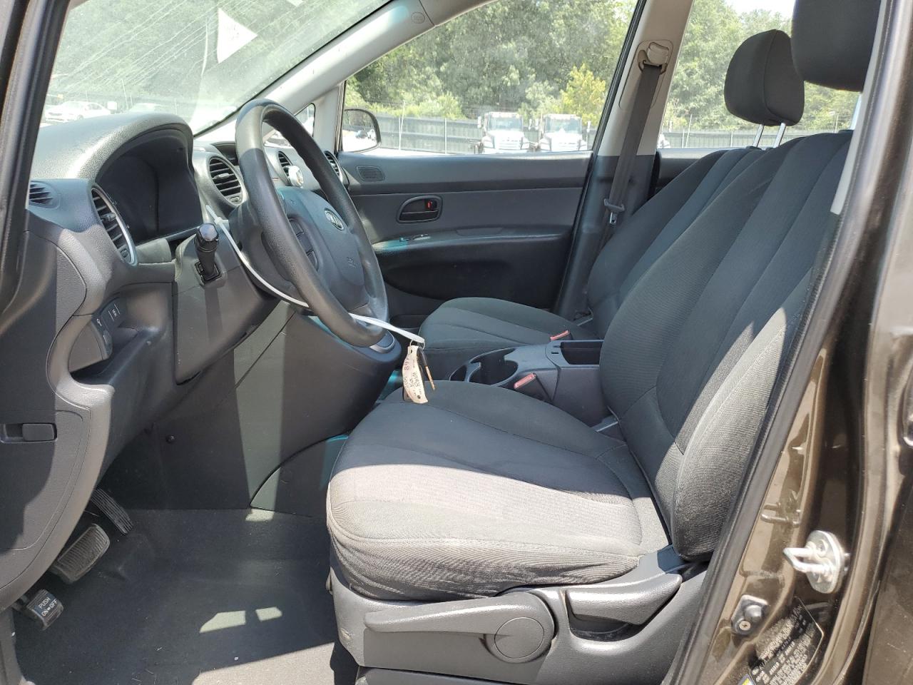 2009 Kia Rondo Base VIN: KNAFG528997240655 Lot: 64186325