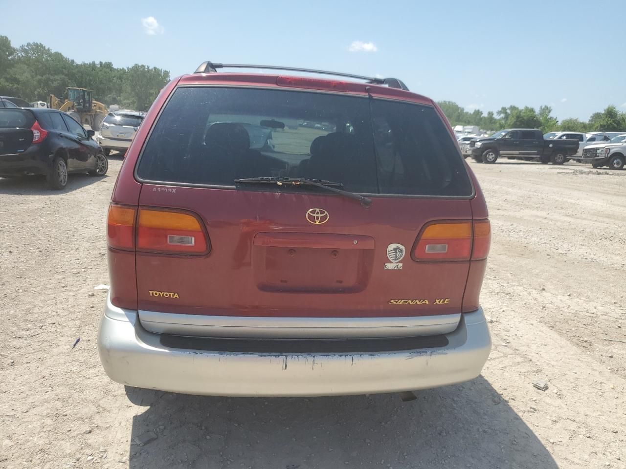 2000 Toyota Sienna Le VIN: 4T3ZF13C5YU277803 Lot: 65290255