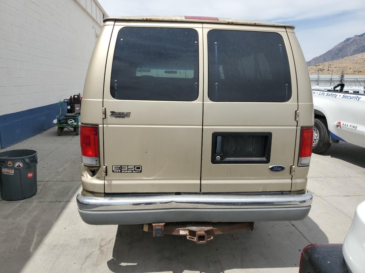 2000 Ford Econoline E350 Super Duty Wagon VIN: 1FBSS31S2YHB38337 Lot: 63515125