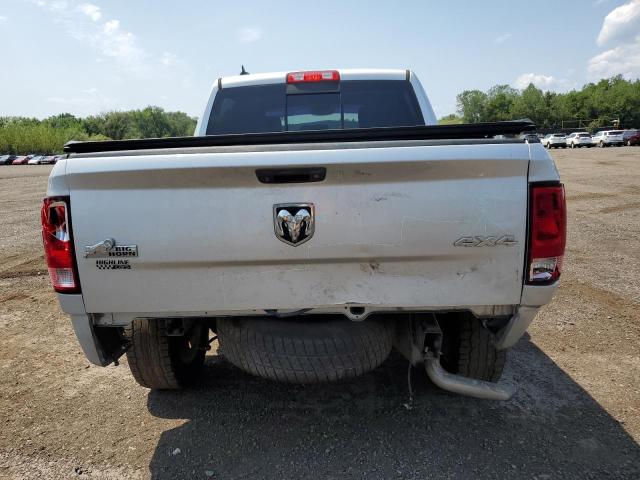 Pickups RAM 1500 2016 Srebrny