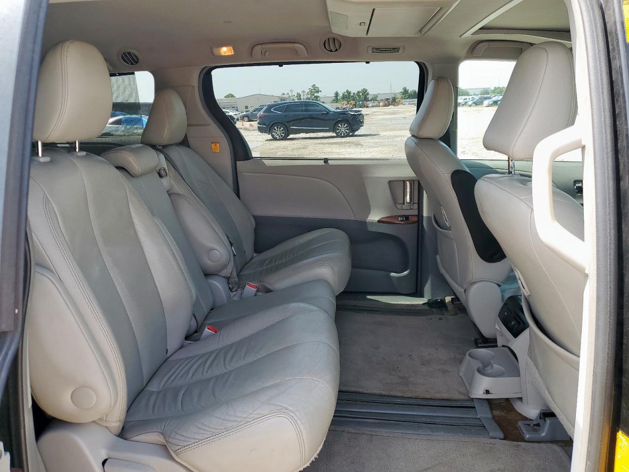2013 Toyota Sienna Xle VIN: 5TDYK3DC2DS358190 Lot: 63370785