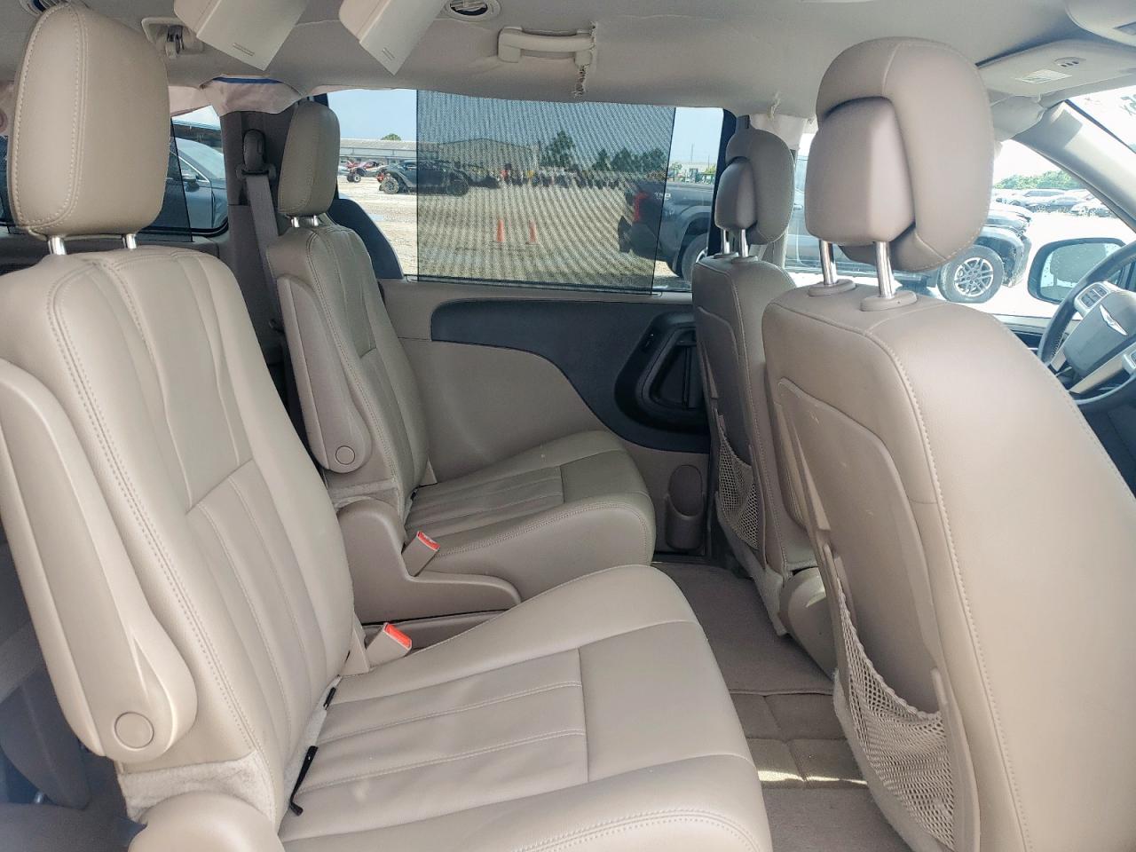 2016 Chrysler Town & Country Touring VIN: 2C4RC1BG2GR207584 Lot: 64681865