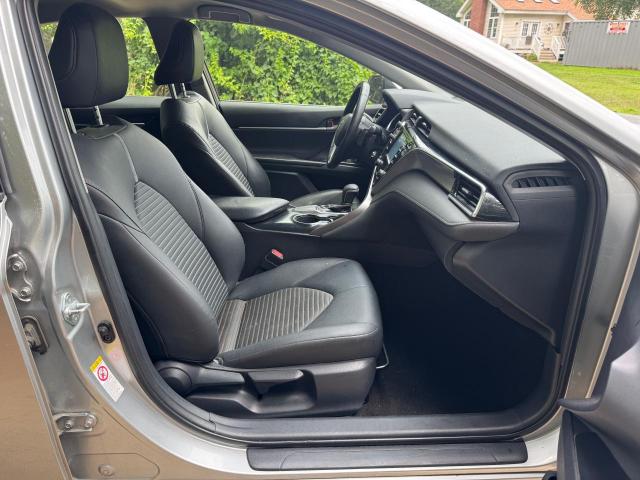  TOYOTA CAMRY 2018 Srebrny
