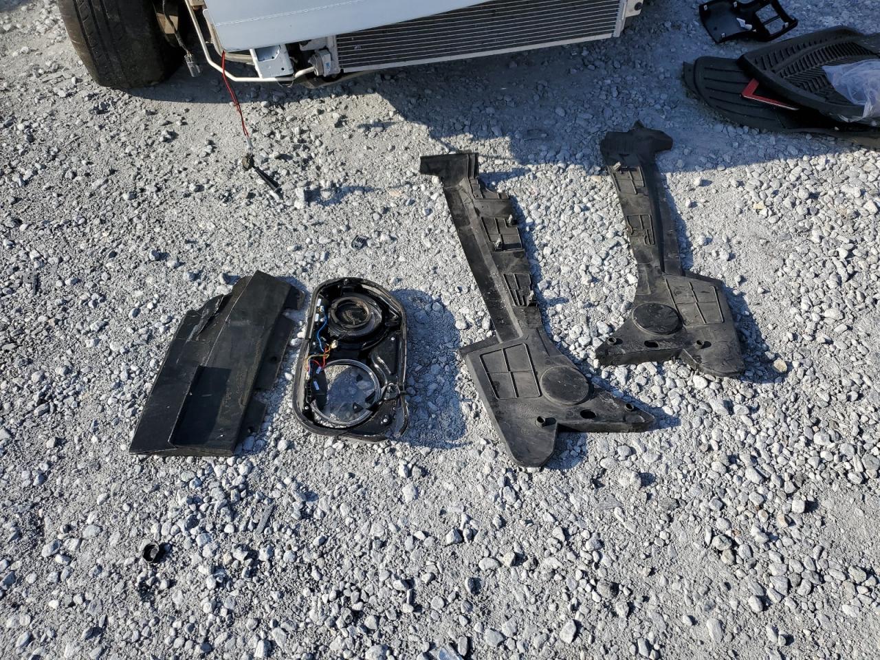 2018 Dodge Challenger Sxt VIN: 2C3CDZAGXJH121752 Lot: 65638395