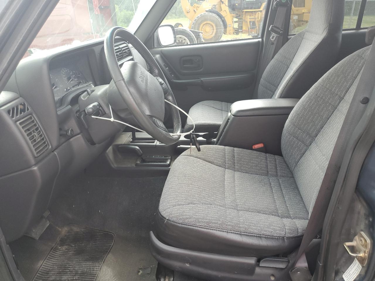 2001 Jeep Cherokee Sport VIN: 1J4FF48SX1L608270 Lot: 61985865