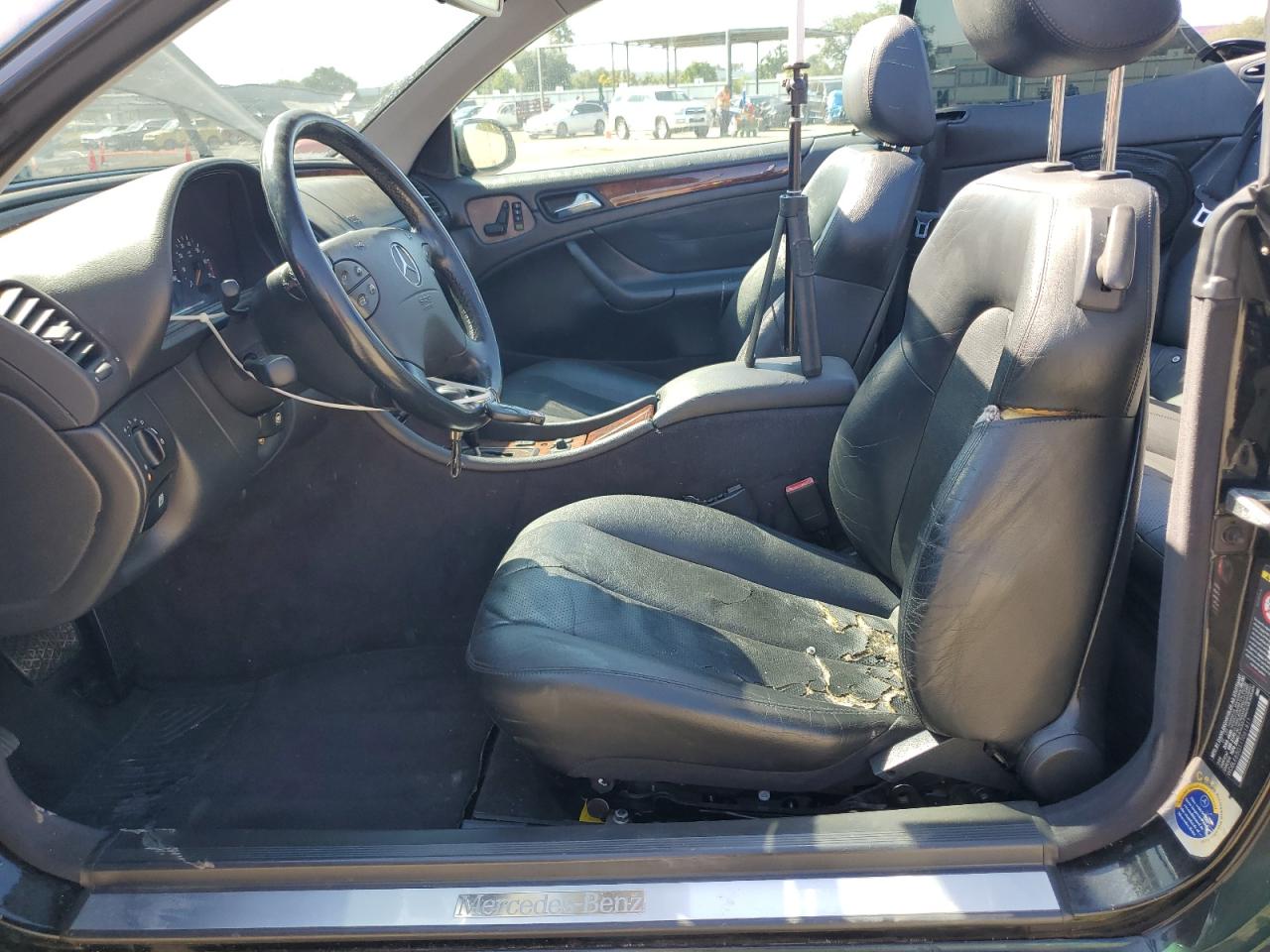 2001 Mercedes-Benz Clk 320 VIN: WDBLK65G11T061811 Lot: 63698765