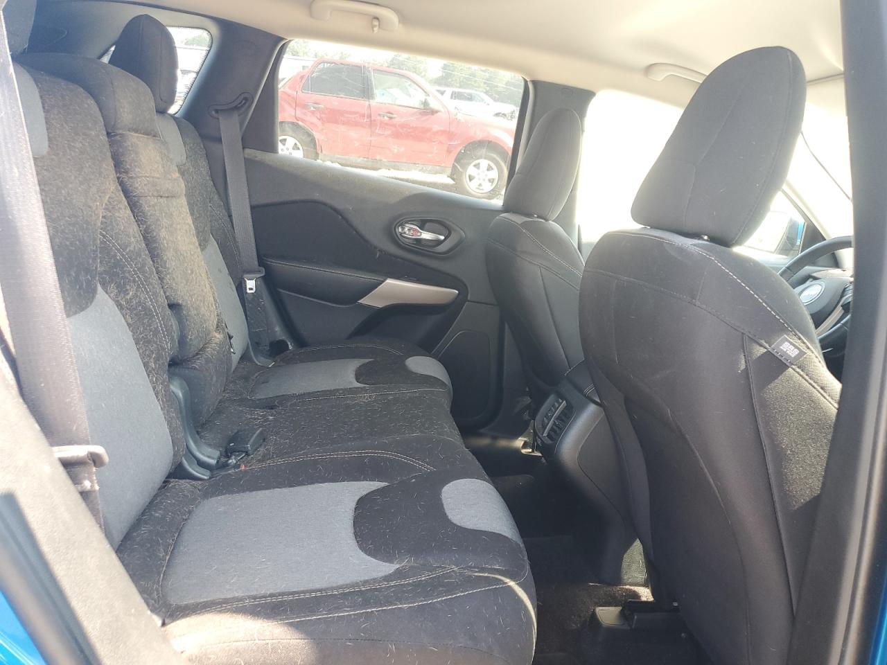 2018 Jeep Cherokee Latitude VIN: 1C4PJLCXXJD596816 Lot: 63656405