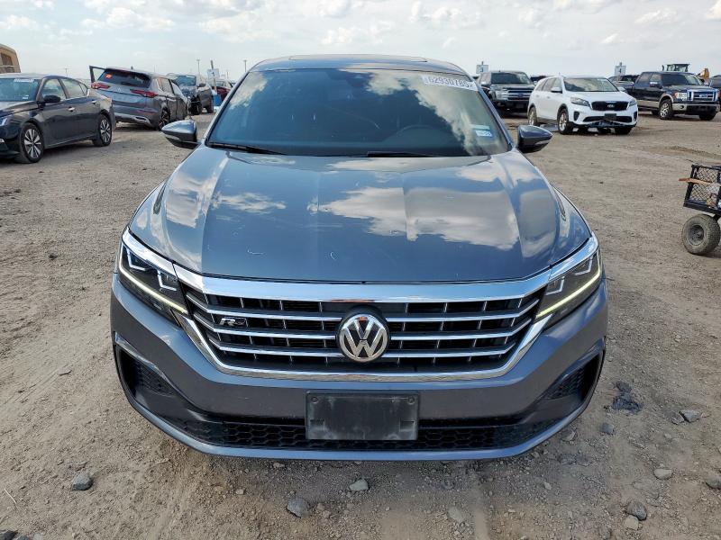  VOLKSWAGEN PASSAT 2022 Серый