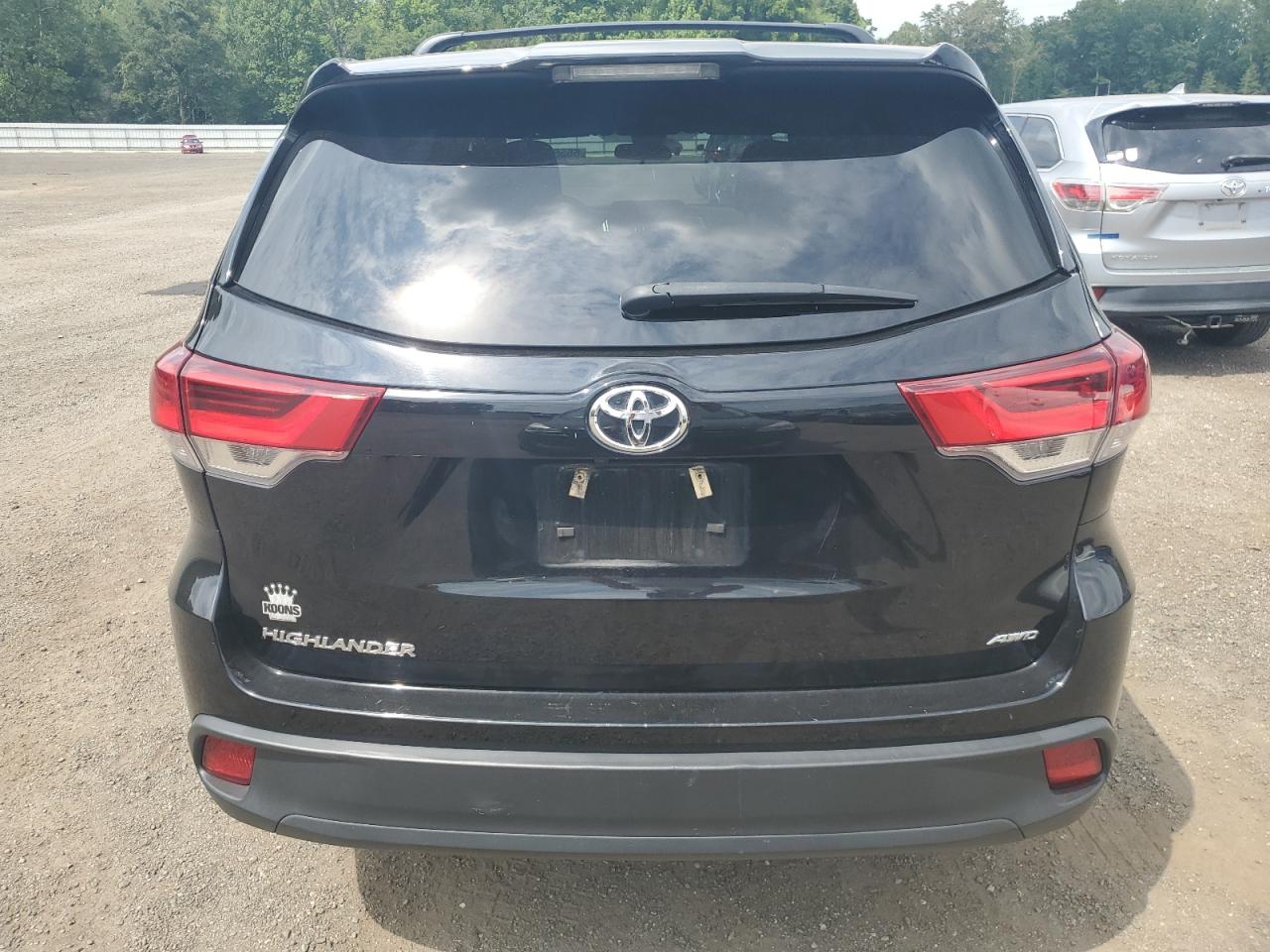 2018 Toyota Highlander Le VIN: 5TDBZRFHXJS908003 Lot: 65567825