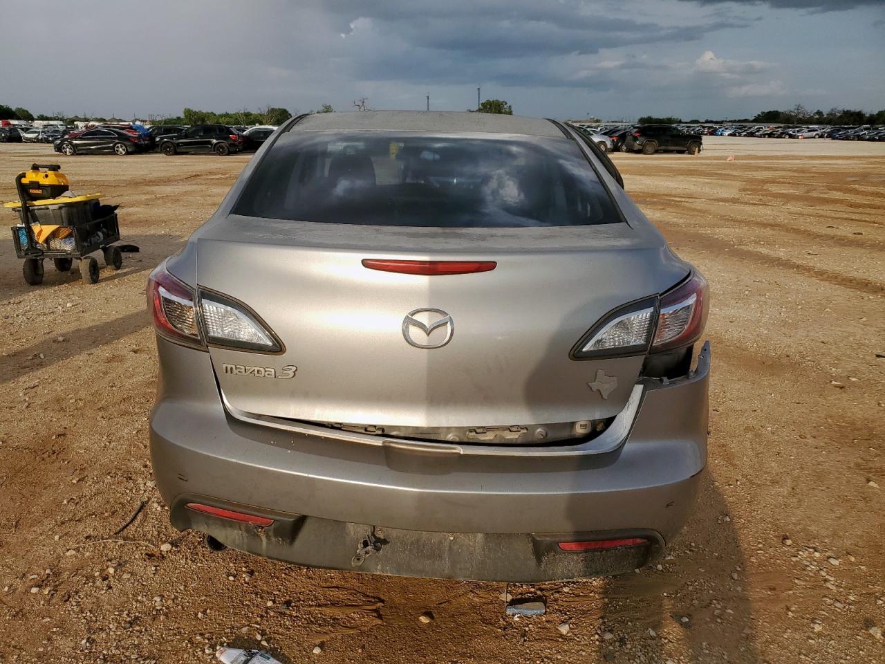 2011 Mazda 3 I VIN: JM1BL1VF4B1432798 Lot: 64788345