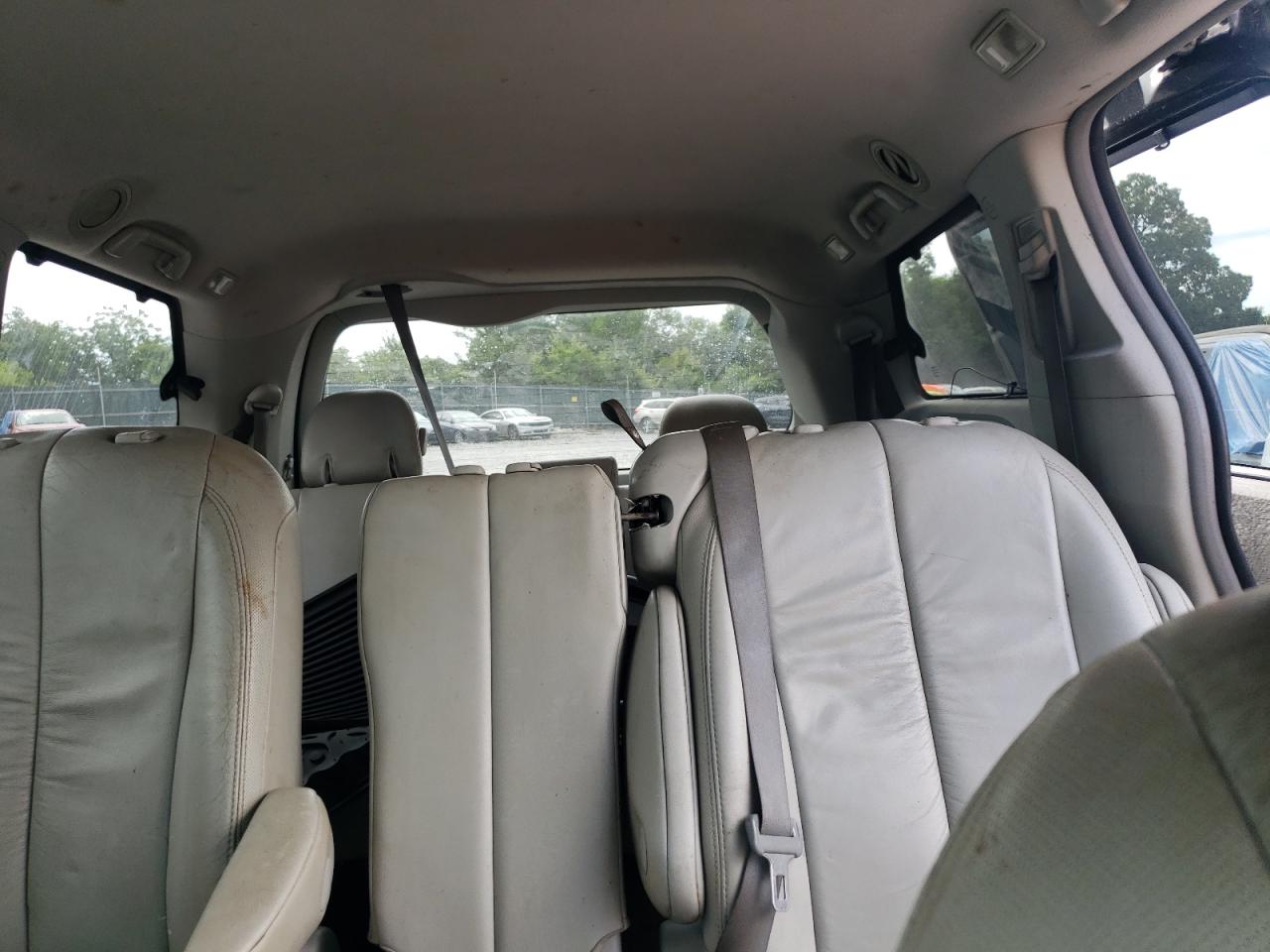 2011 Toyota Sienna Xle VIN: 5TDYK3DC5BS135963 Lot: 64922105