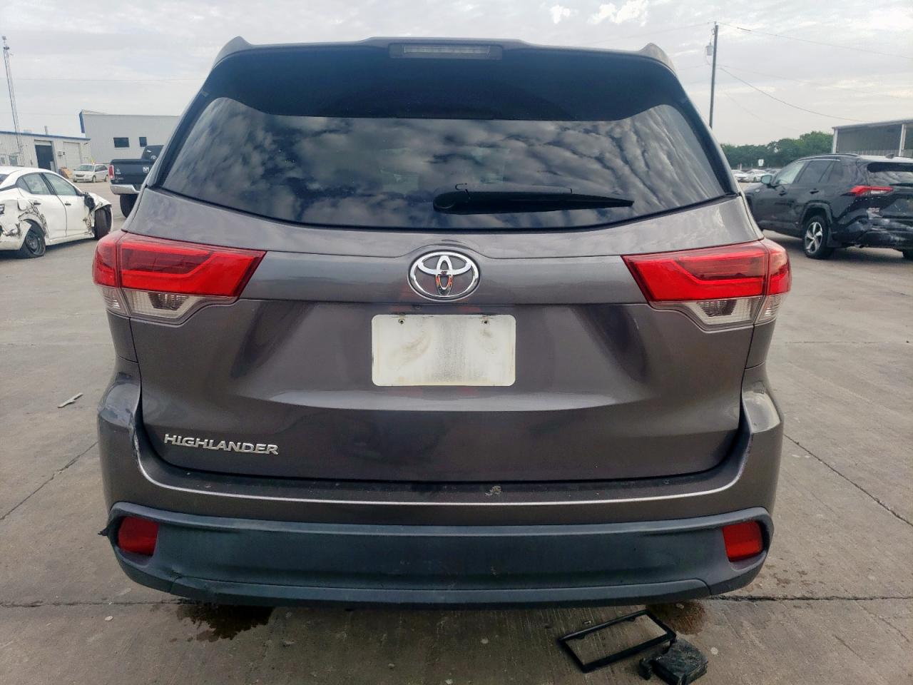 2018 Toyota Highlander Le VIN: 5TDZARFH0JS041264 Lot: 64951985