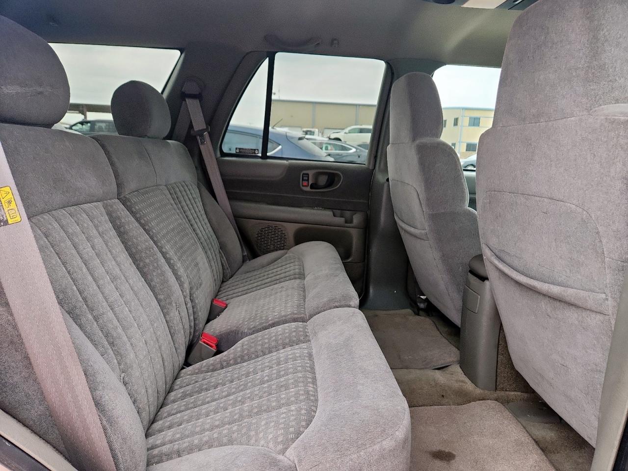 2002 Chevrolet Blazer VIN: 1GNCS13W32K129233 Lot: 63417545