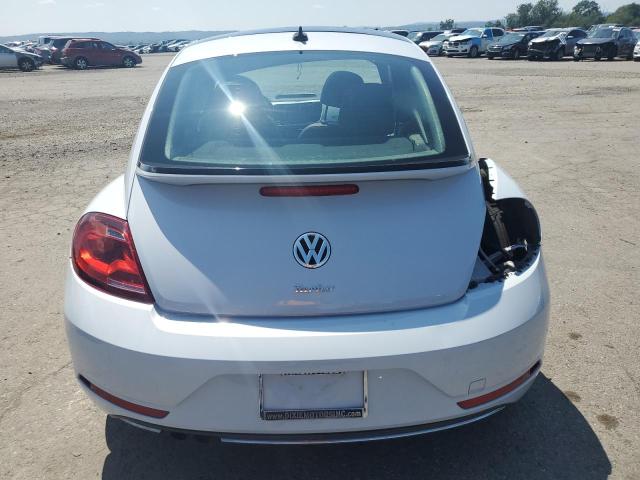  VOLKSWAGEN BEETLE 2018 Srebrny