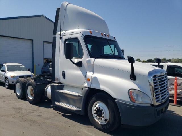2015 Freightliner Cascadia 125 Semi Truck
