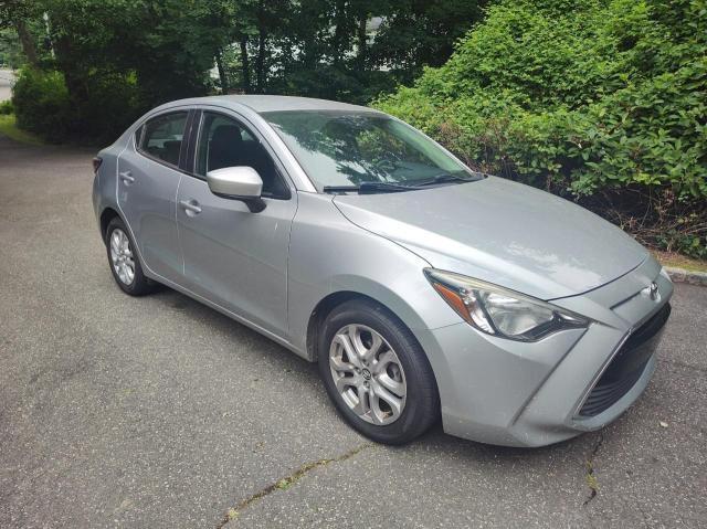  TOYOTA YARIS 2018 Srebrny