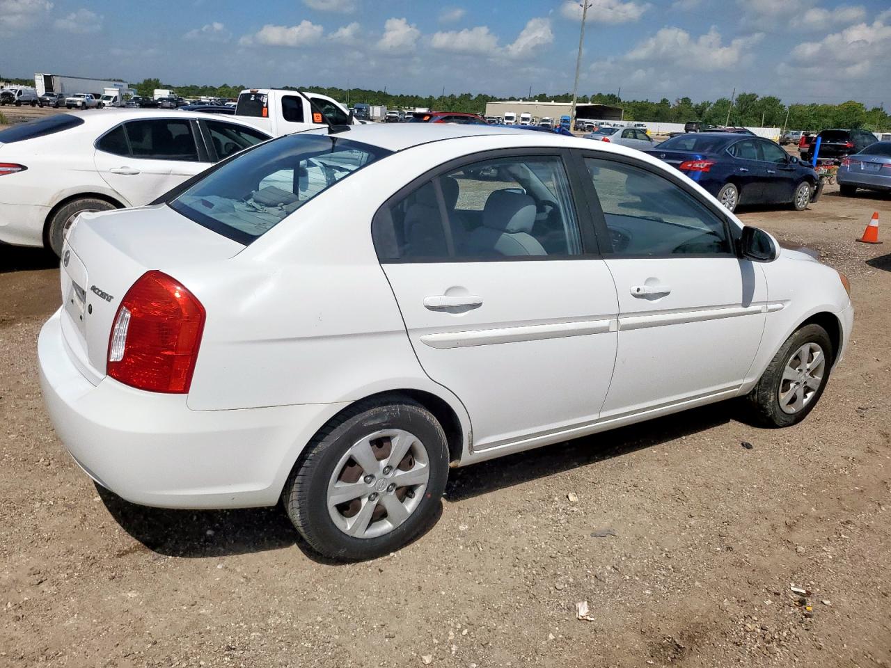 2008 Hyundai Accent Gls VIN: KMHCN46C18U279742 Lot: 65171875