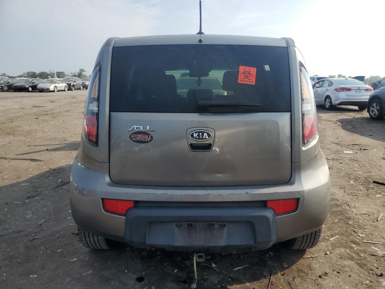 2011 Kia Soul + VIN: KNDJT2A2XB7196188 Lot: 66071545