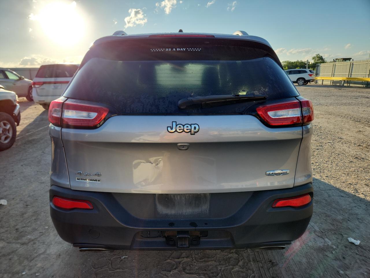 2016 Jeep Cherokee Latitude VIN: 1C4PJMCS3GW197818 Lot: 63289575