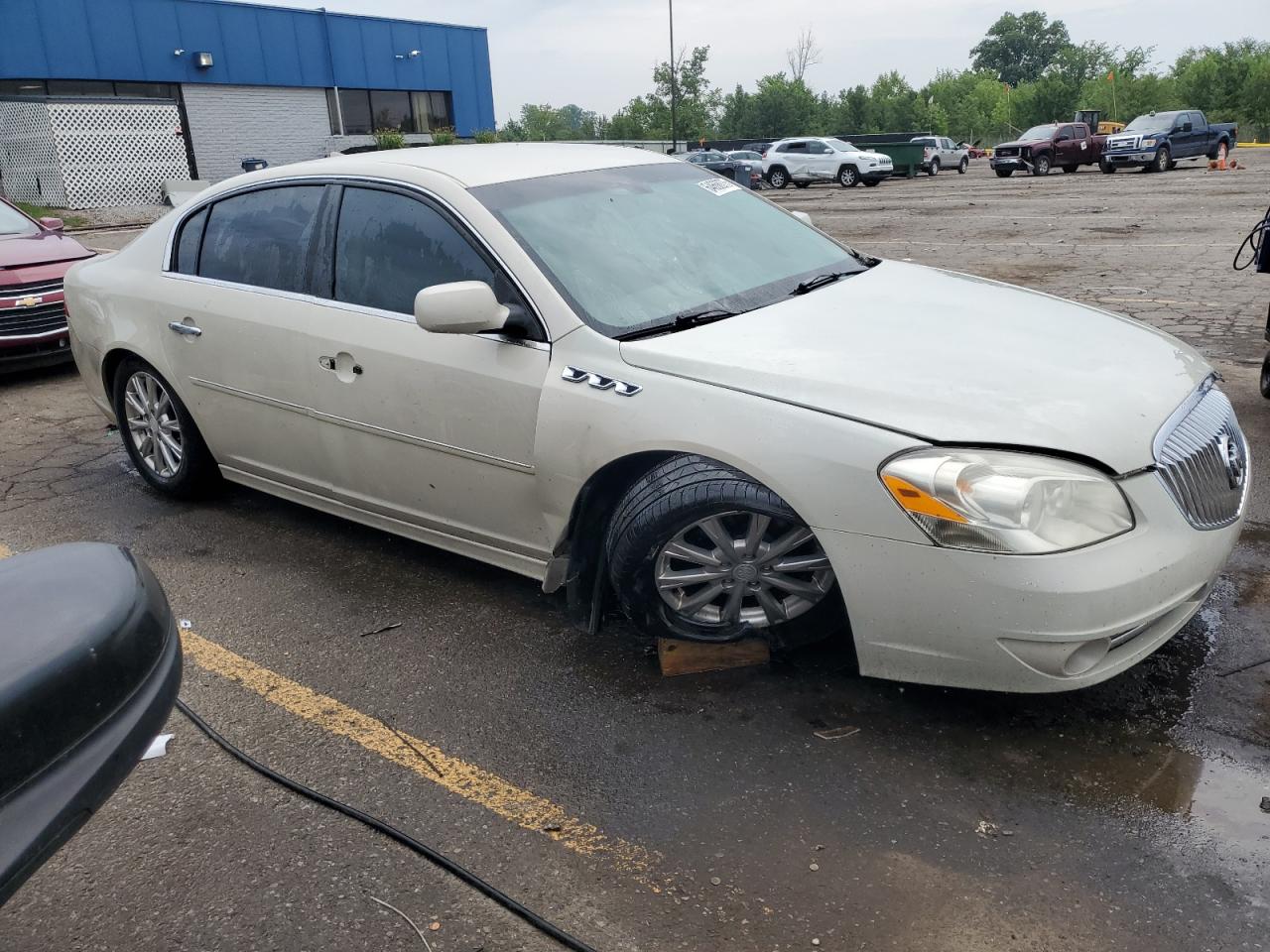 1G4HC5EM3BU103844 BUICK LUCERNE 2011 CREAM Photo 4