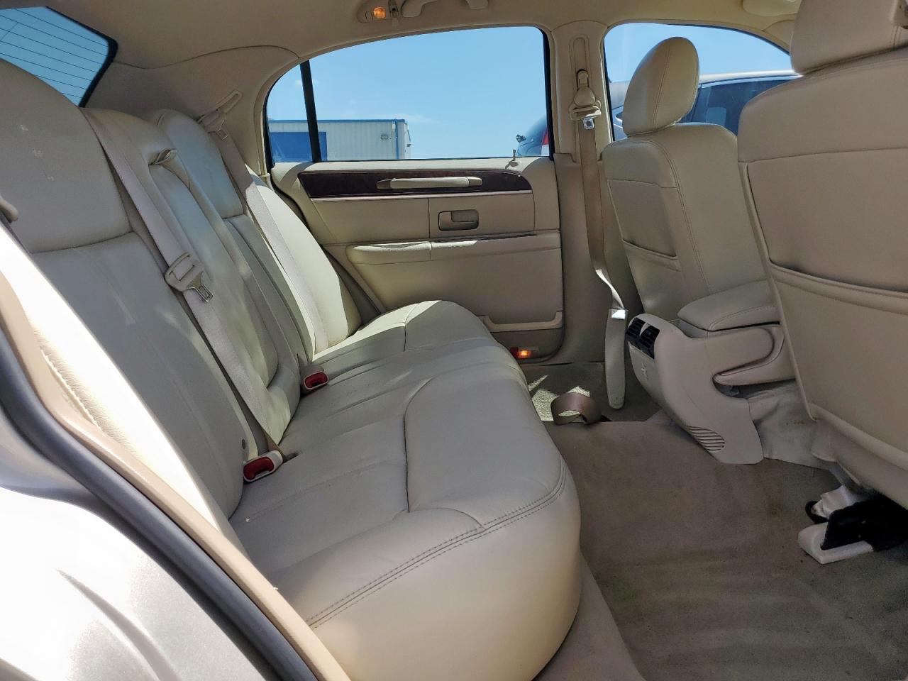 2009 Lincoln Town Car Signature Limited VIN: 2LNHM82VX9X614207 Lot: 65557575