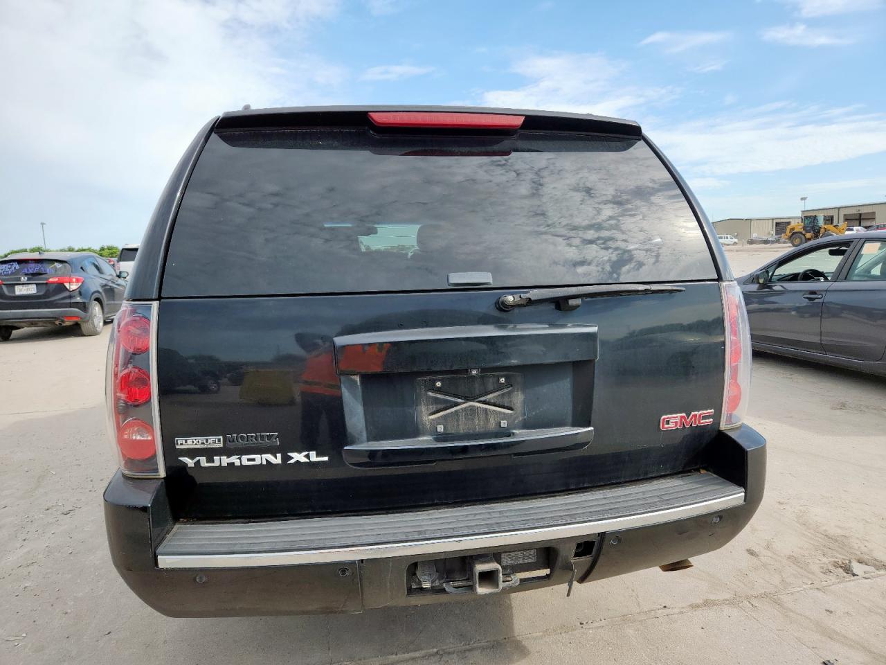 2011 GMC Yukon Xl Denali VIN: 1GKS2MEF7BR361347 Lot: 63367005