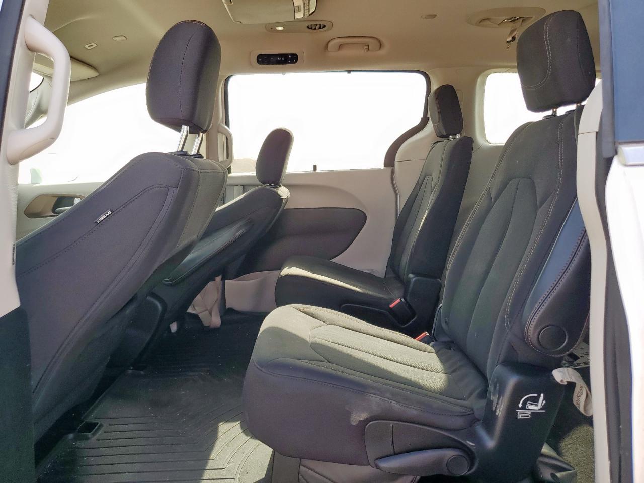 2018 Chrysler Pacifica Touring Plus VIN: 2C4RC1FG2JR122617 Lot: 63301925