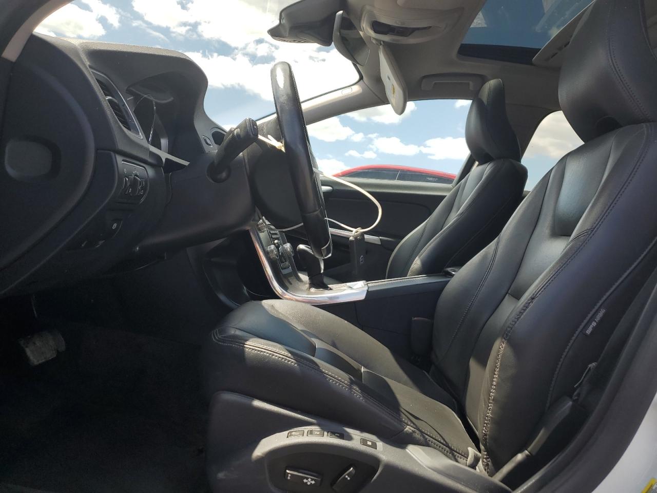 yv1612sk9f1267801 YV1612SK9F1267801 2015 Volvo V60 Premier