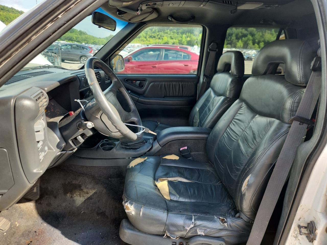 1997 GMC Jimmy VIN: 1GKDT13W0V2549003 Lot: 63618365