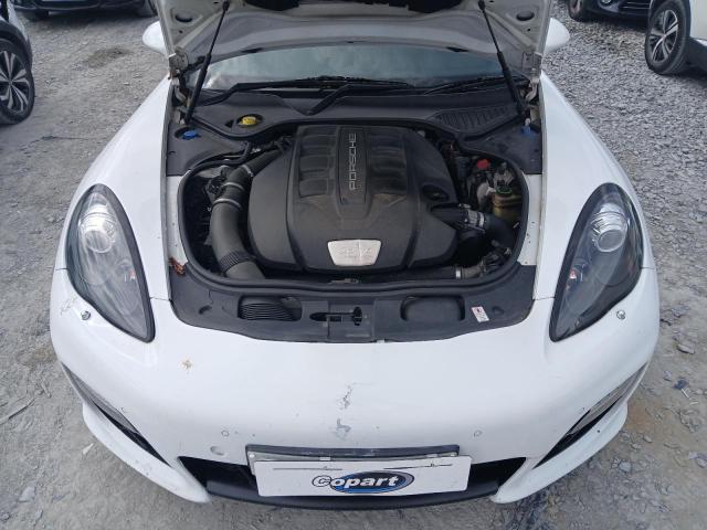 2013 PORSCHE PANAMERA P