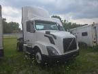2016 VOLVO VNL SEMI TRUCK à vendre chez Copart MI - DETROIT