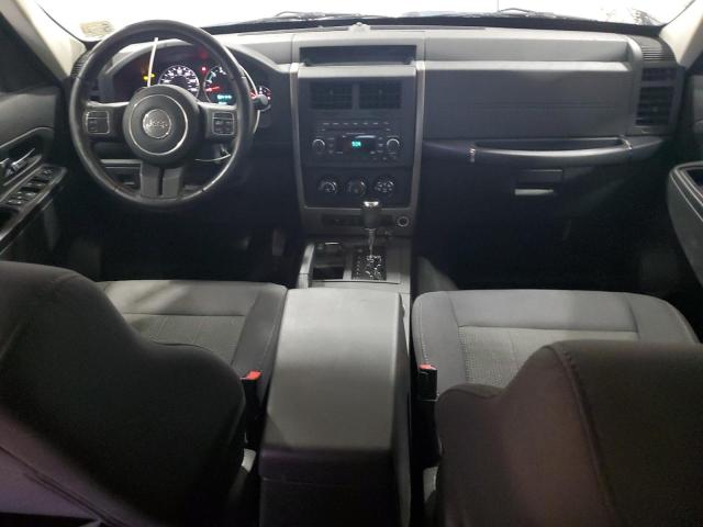  JEEP LIBERTY 2012 Белы