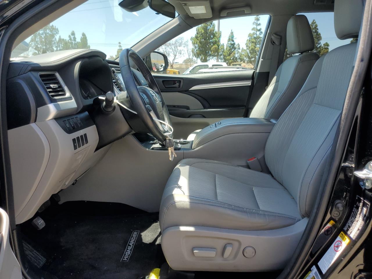 2017 Toyota Highlander Le VIN: 5TDBZRFH2HS478591 Lot: 64118565