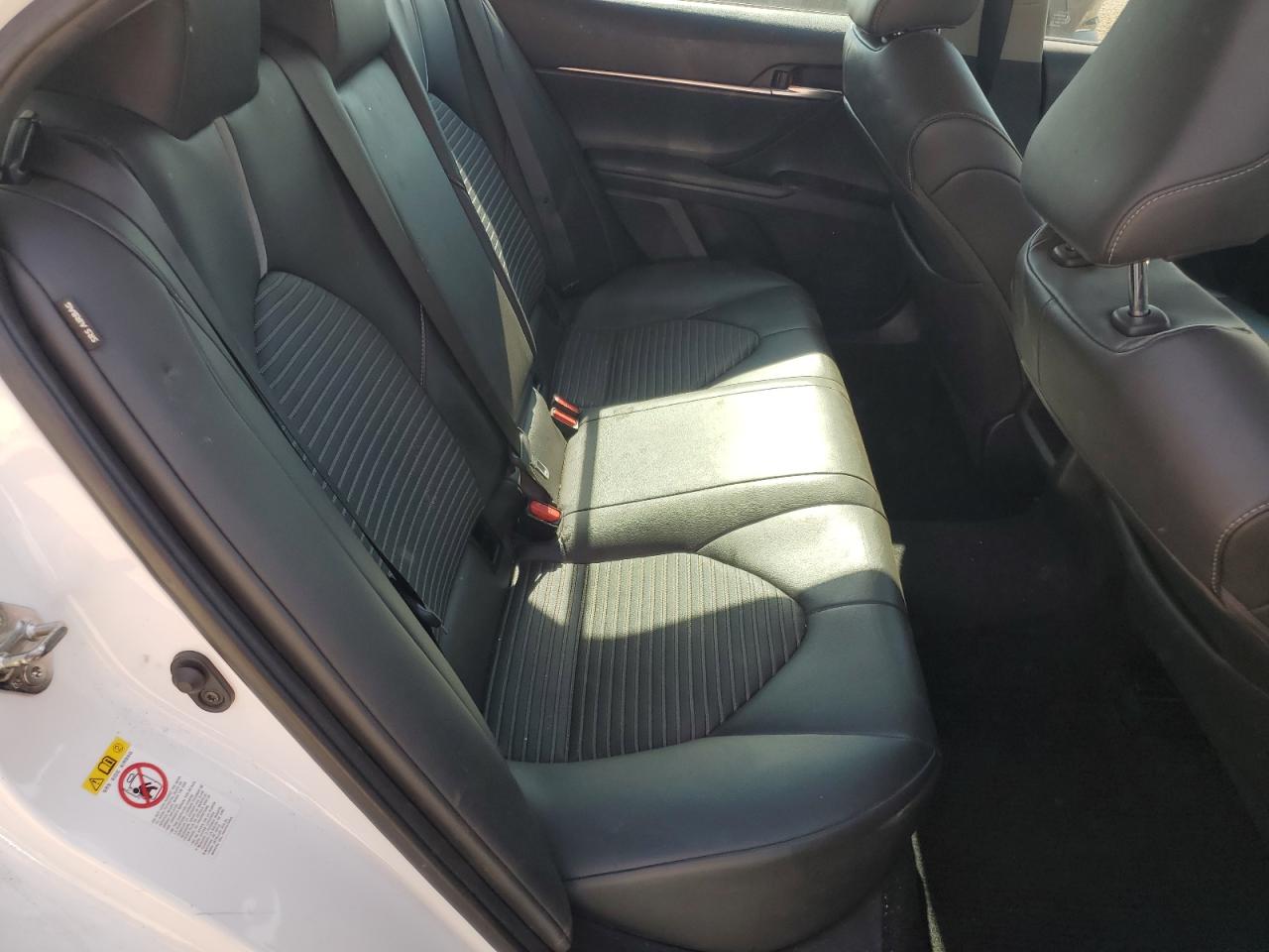 2018 Toyota Camry L VIN: 4T1B11HK1JU551139 Lot: 60458065