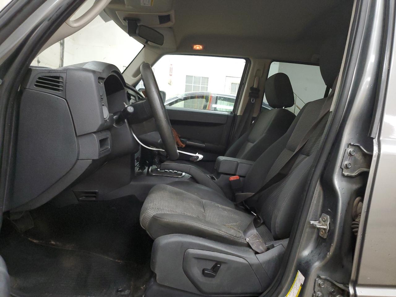 2008 Jeep Commander Sport VIN: 1J8HH48NX8C126176 Lot: 64853965
