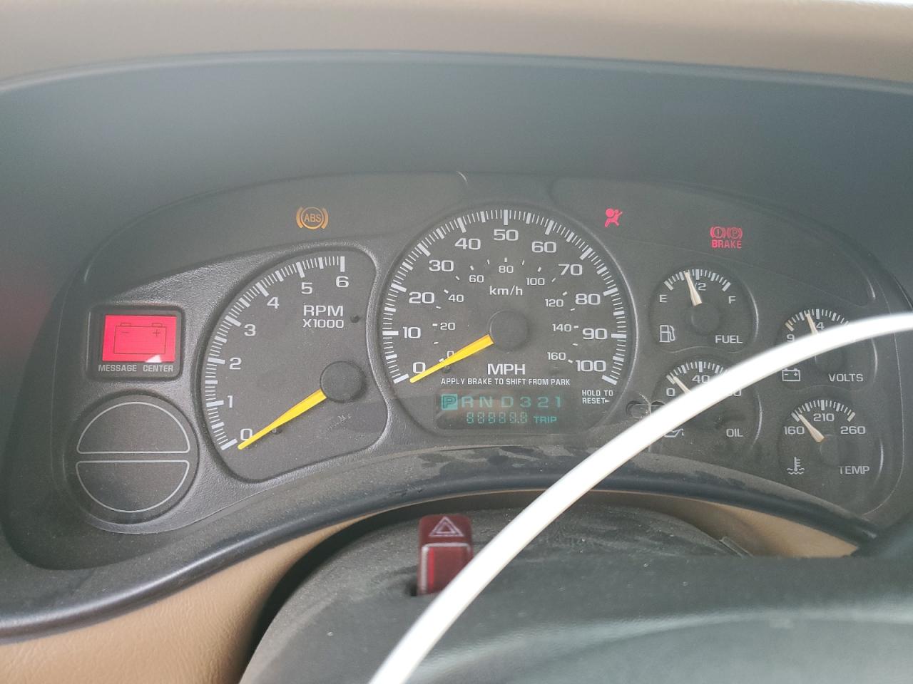 2000 Chevrolet Tahoe K1500 VIN: 1GNEK13T2YJ130774 Lot: 64125235