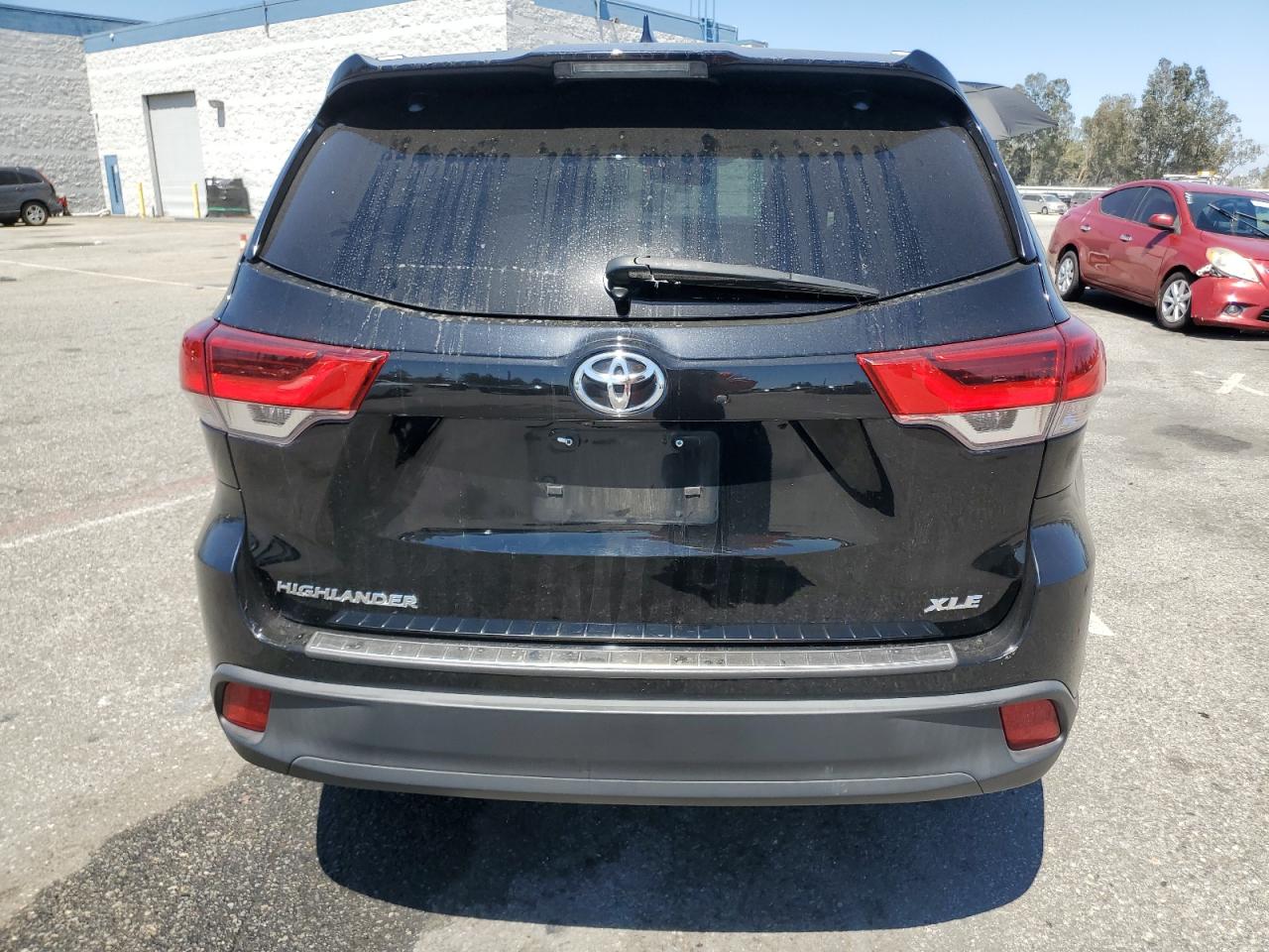 2019 Toyota Highlander Se VIN: 5TDKZRFHXKS561726 Lot: 64270795