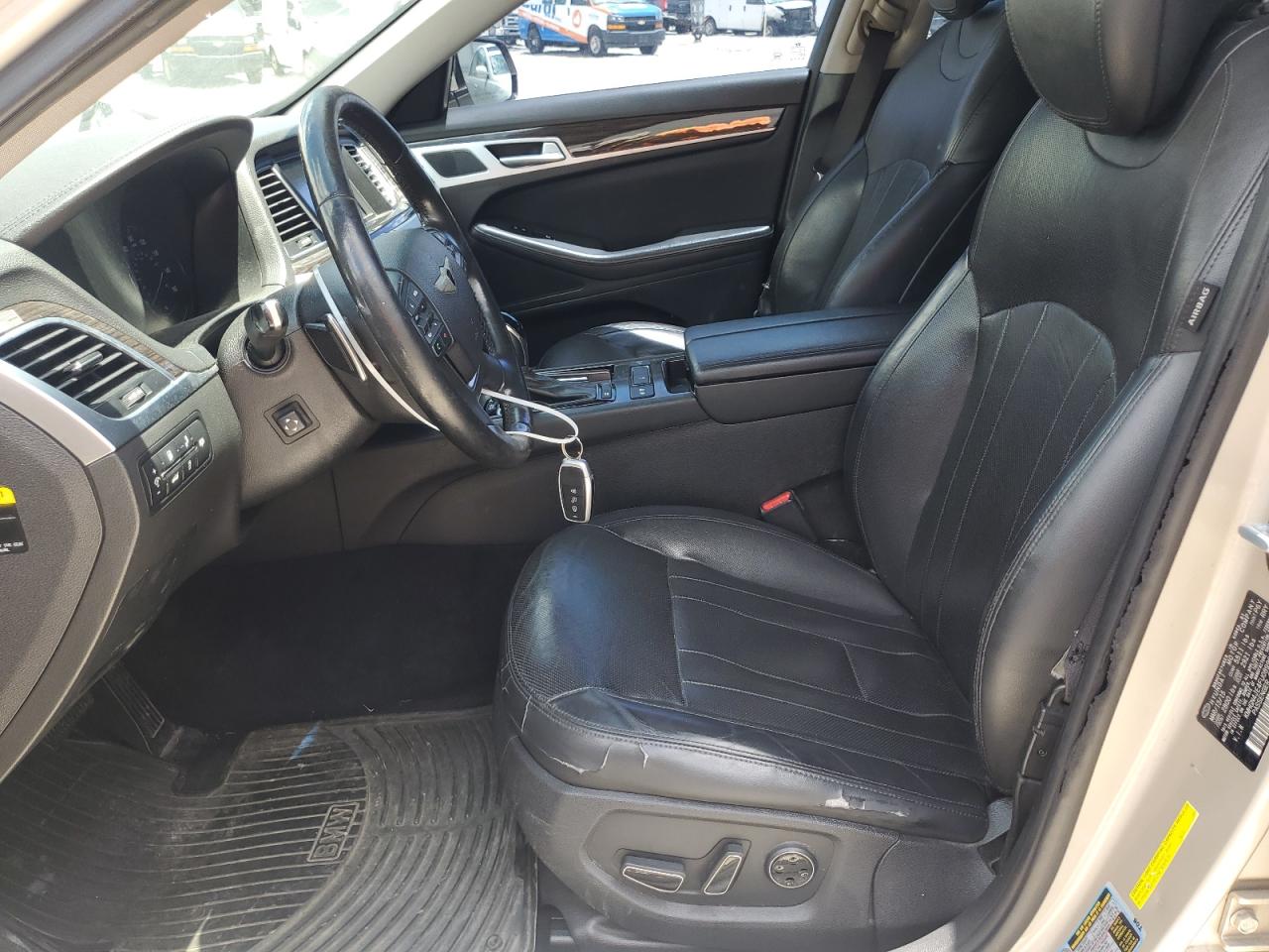 2015 Hyundai Genesis 3.8L VIN: KMHGN4JE4FU089960 Lot: 63114455