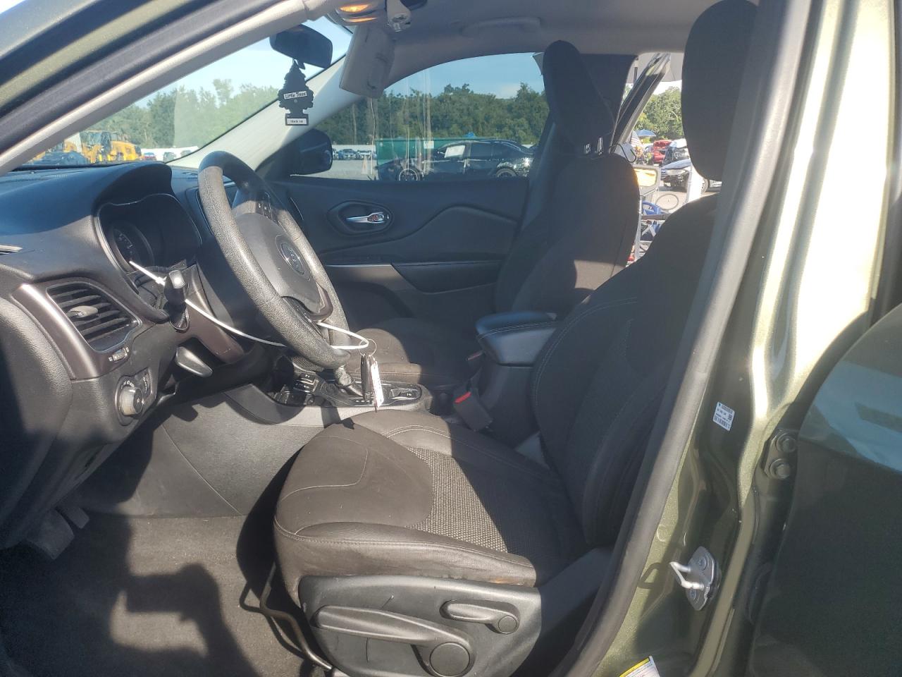 2019 Jeep Cherokee Latitude VIN: 1C4PJLCB2KD411227 Lot: 65481455