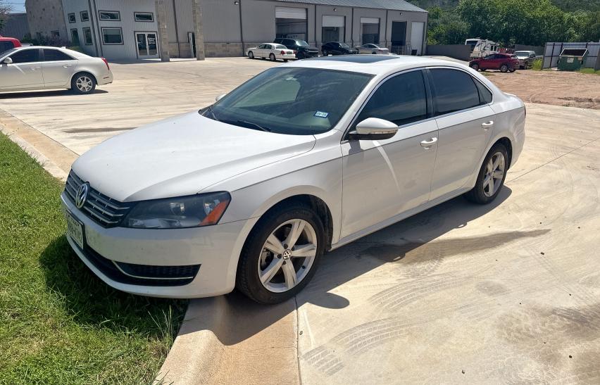 Седаны VOLKSWAGEN PASSAT 2012 Белы