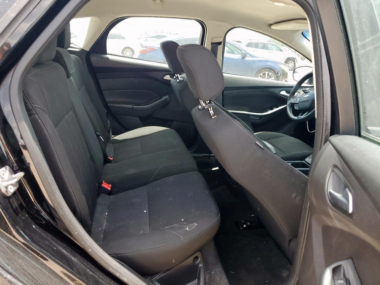 2018 Ford Focus Se VIN: 1FADP3K25JL302404 Lot: 63155135