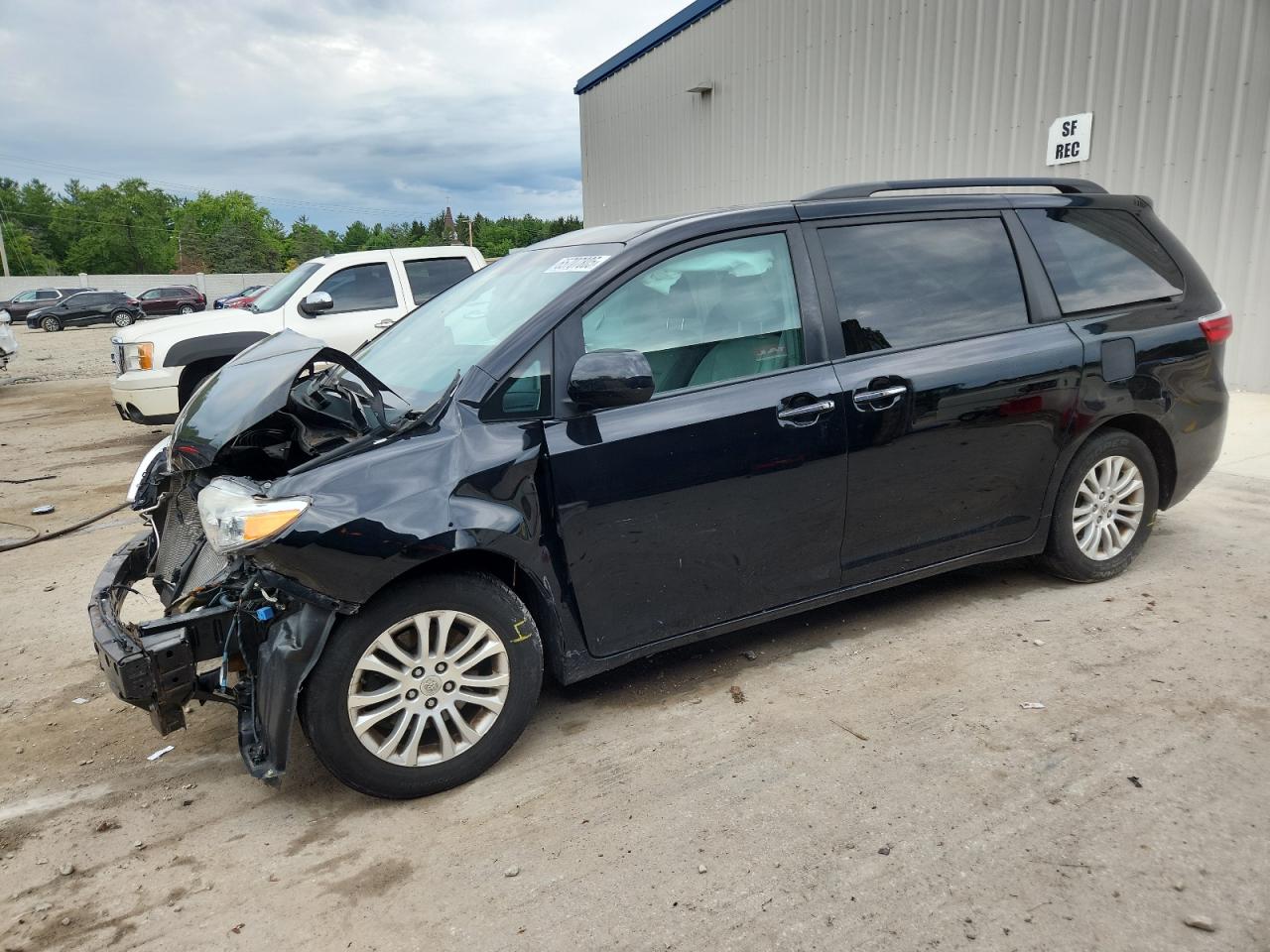 2015 Toyota Sienna Xle VIN: 5TDYK3DC7FS564690 Lot: 65707805