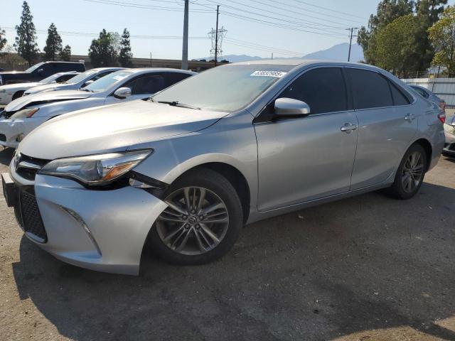 Sedans TOYOTA CAMRY 2015 Srebrny