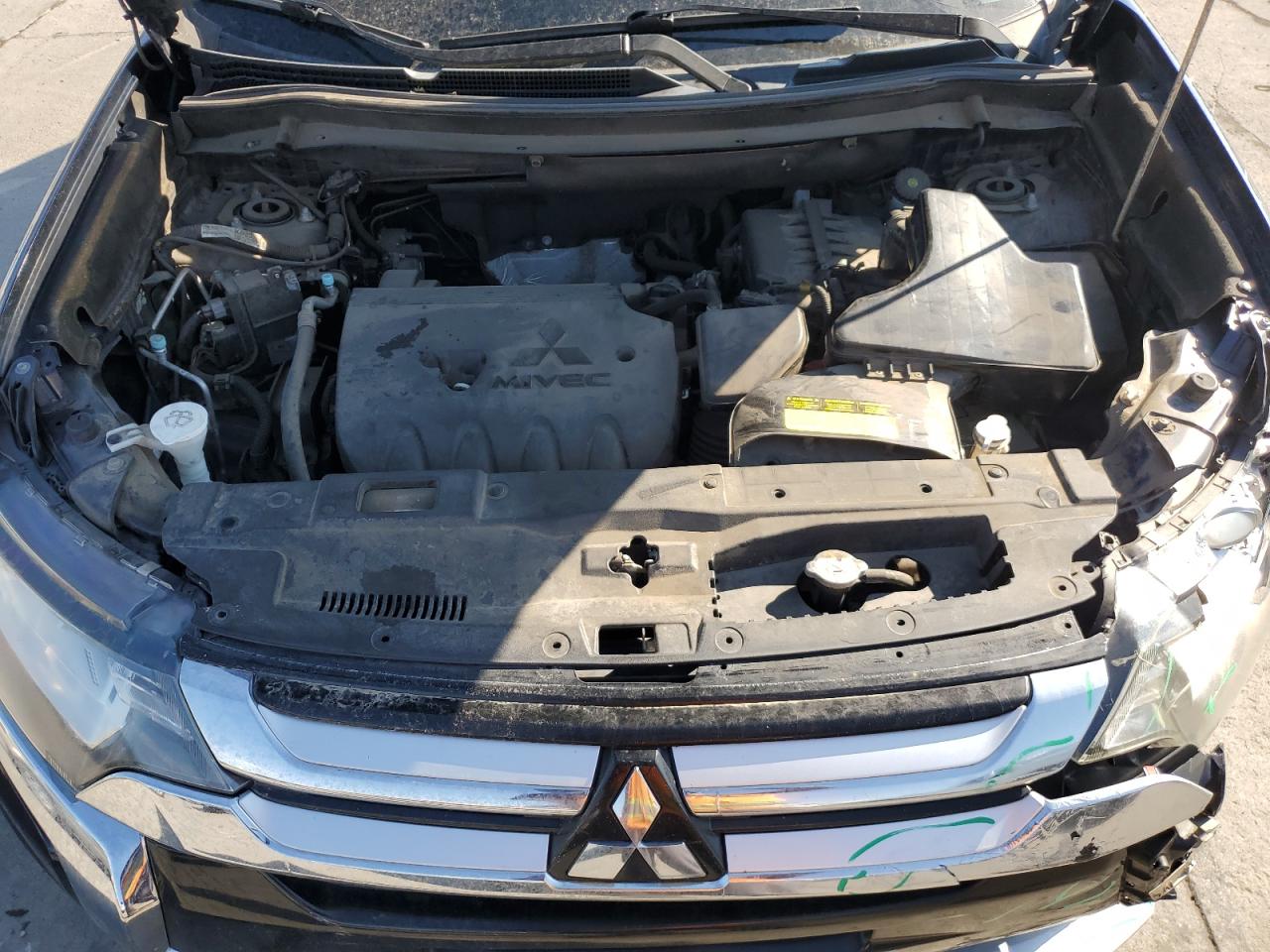 2017 Mitsubishi Outlander Es VIN: JA4AZ2A3XHZ044779 Lot: 64858965