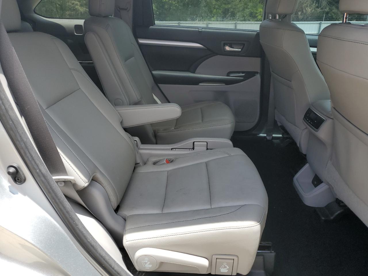2018 Toyota Highlander Se VIN: 5TDKZRFH2JS264593 Lot: 64802545